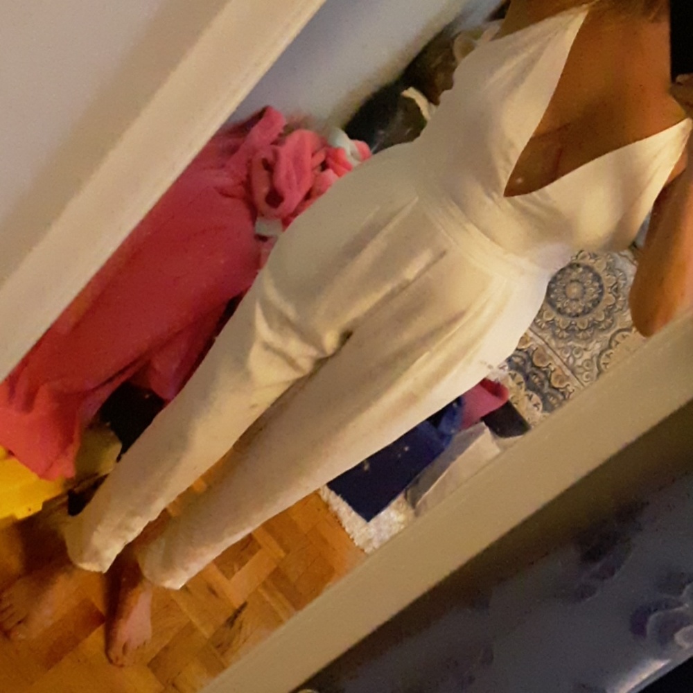 E. SSUE plunging v- neck jumpsuit